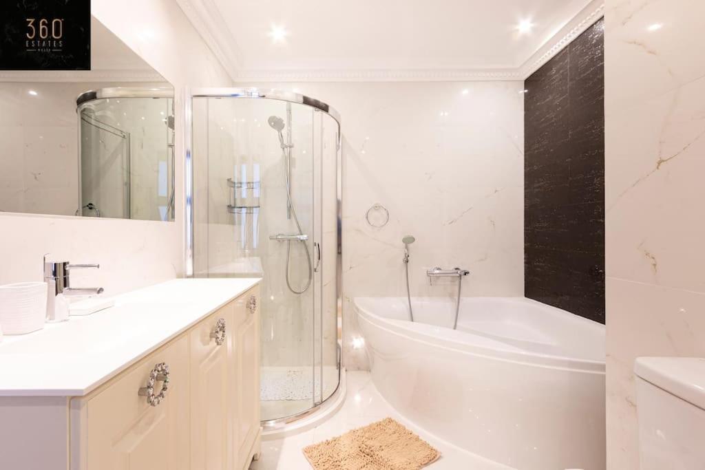 One Of A Kind, Seafront Property In St Georges Bay By 360 Estates Saint Julian's Eksteriør billede